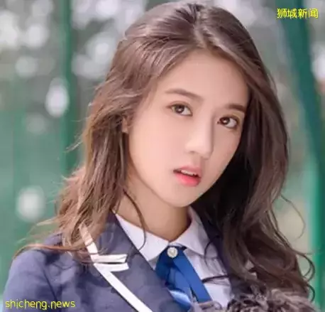 李显龙总理发声,挺中国防疫!上海的新加坡人晒冰箱,这些岛上阿姨曾囤出一个超市