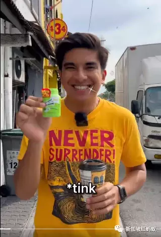 马国帅哥议员亲上阵 拍视频推销麻坡瞄准新加坡人死穴