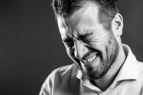 新加坡女霸气回应:活该!你敢出轨,我就敢泼热水