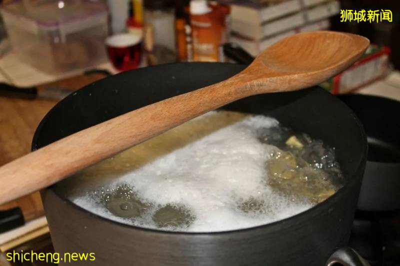 没眼看!半夜砸邻居窗户、吵架毁胸、虐佣、威胁司机:让你丢饭碗