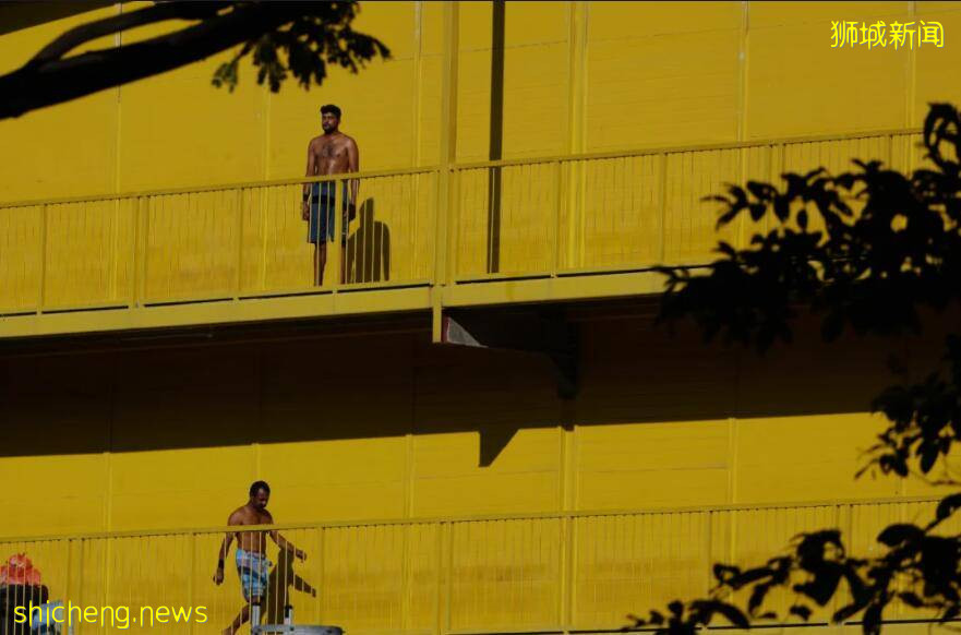 新加坡外籍客工疫情遭不公寫上訪信遭瘋傳:兄弟?爲何派警察不派醫生