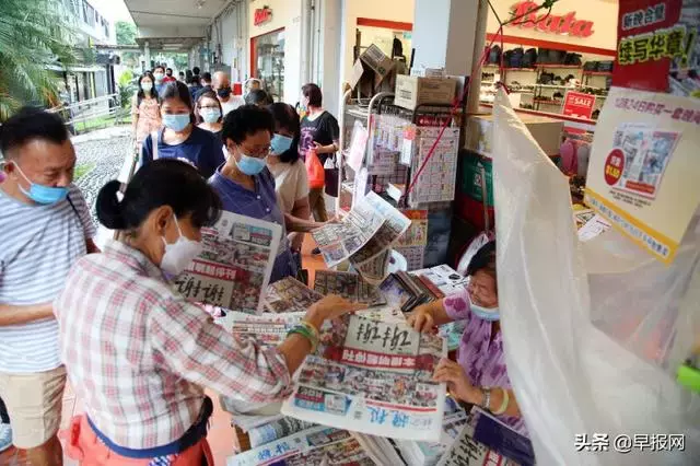 新加坡38年曆史《聯合晚報》昨天最後一期 當地排隊一小時購珍藏版