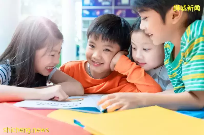 “在中国我家娃只爱玩具，来新加坡后他却能中英自主阅读~”