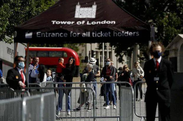 突发!又10个国家发现新变种病毒!中国暂停英国航班,新航人员开始戴N95口罩