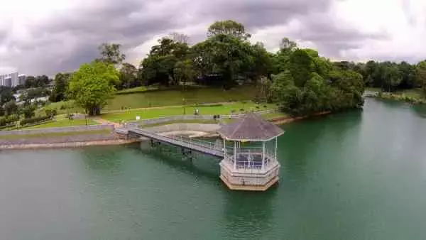 新加坡人深夜排队，翻新一年多的网红景点又开了