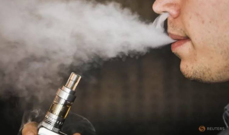 新加坡警察“釣魚執法”？網上賣煙被抓，搜查抓捕現場曝光