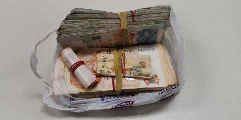 警方电眼确认身份 巴士12万神秘现金物归原主