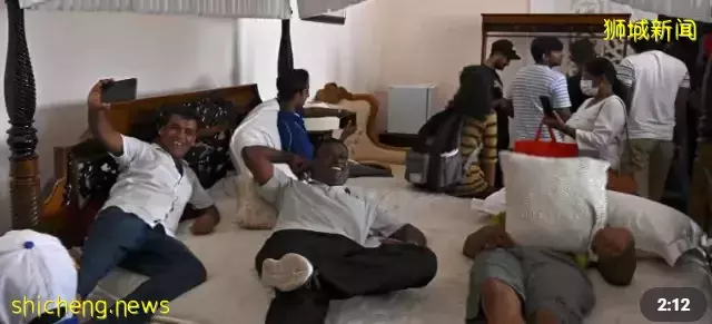 斯裏蘭卡總統搭軍機出逃後，抵達新加坡