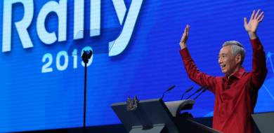 新加坡最大感染群超500起！41座巴刹中招，又一學生確診！國慶大典延後舉行