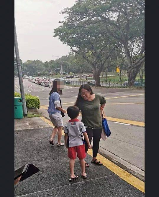 新加坡6岁小孩被女佣当街大骂“没人喜欢你”