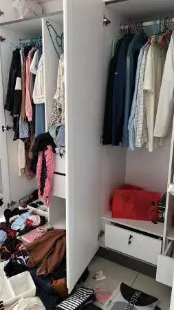 越堤族滯留獅城 新山公寓進賊 轎車被偷!