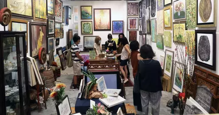 花艺师冠病逝 家人为他办艺术展