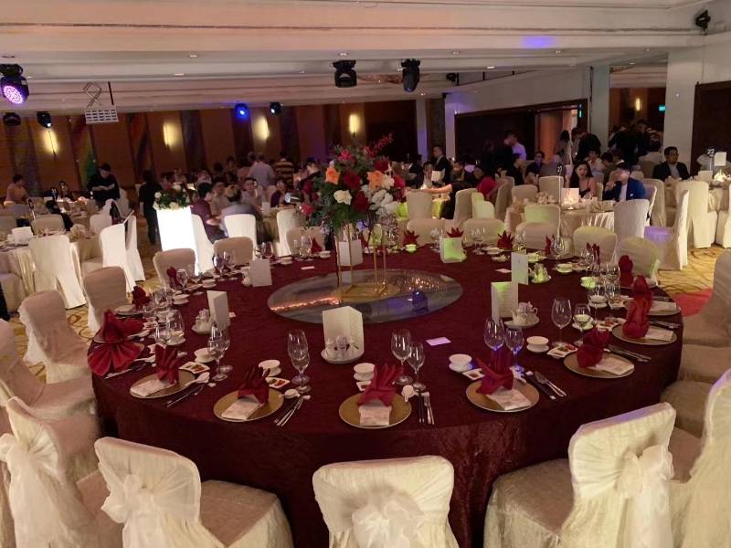 马拉松封路大塞车·婚礼空荡荡 新娘心碎