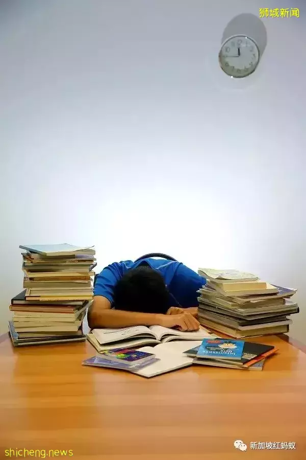 四岁就为前途“备战”? 越来越多新加坡孩子幼儿园开始上补习班