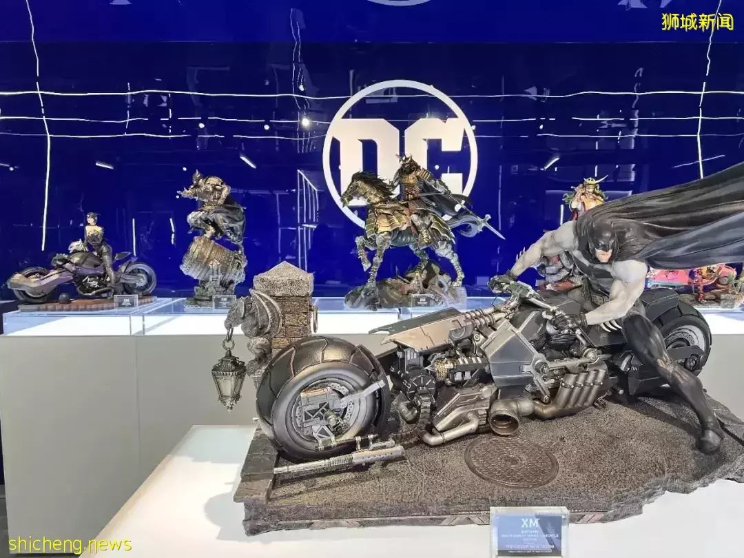 免费！蝙蝠侠、哥斯拉、变形金刚空降新加坡，娃看到两眼放光