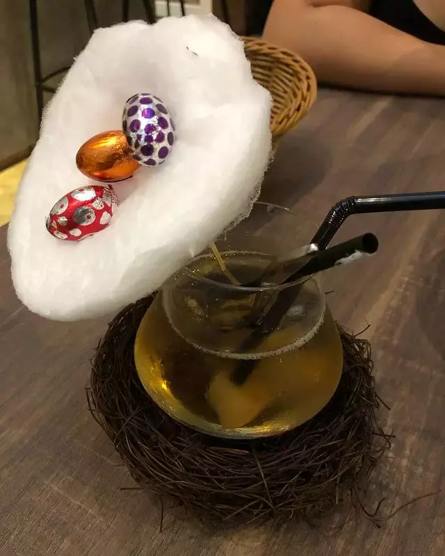 Hopscotch的幸运符鸡尾酒好独特😲燃烧的符纸可食用,看了想喝又不敢喝🪄