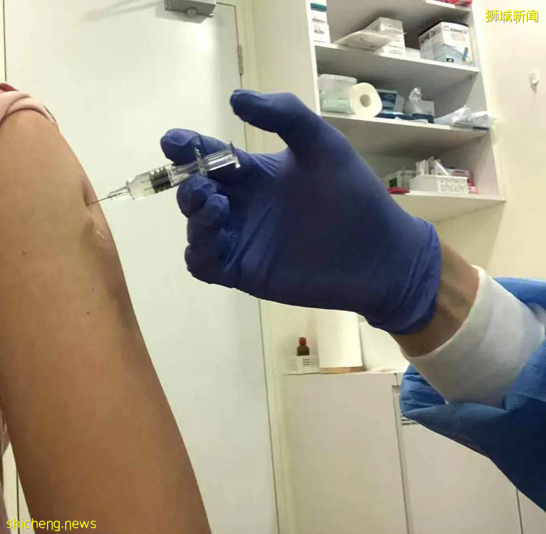 “我在新加坡注射科兴疫苗,却有人在我面前倒下了