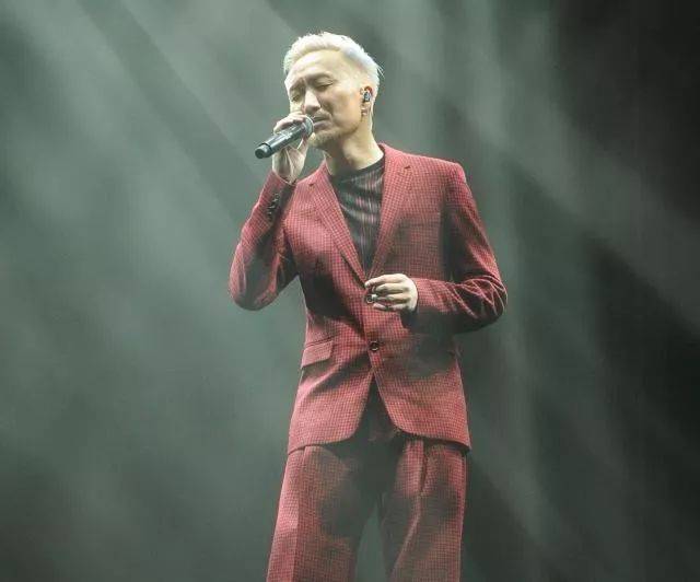 张学友亲自钦点的“歌神”接班人——郑中基，要来新加坡开唱啦！亲笔签名想不想要