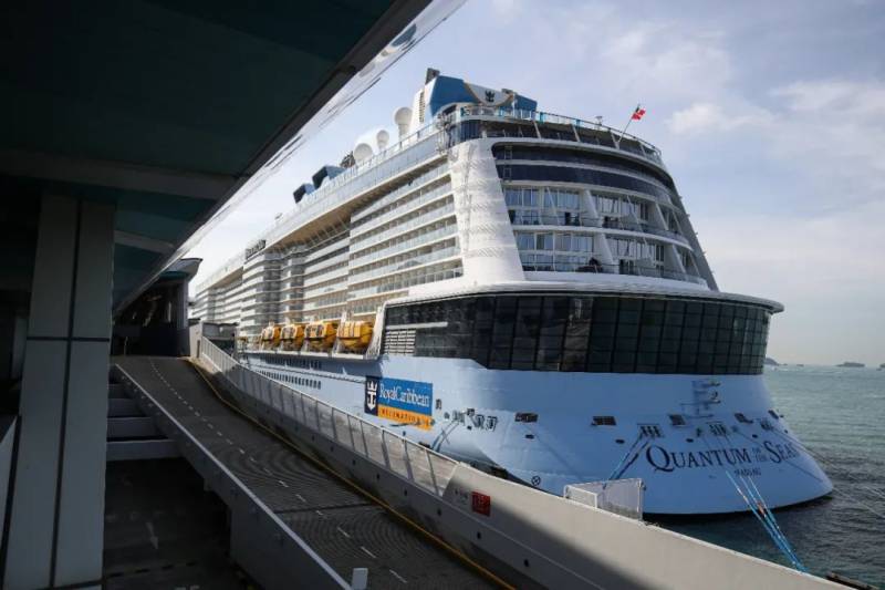 出现冠病病例折返 游轮乘客船上“隔离庆生”