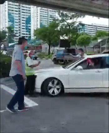 对话曝光!新加坡“宾利男”开车冲撞学校保安,被全岛痛骂