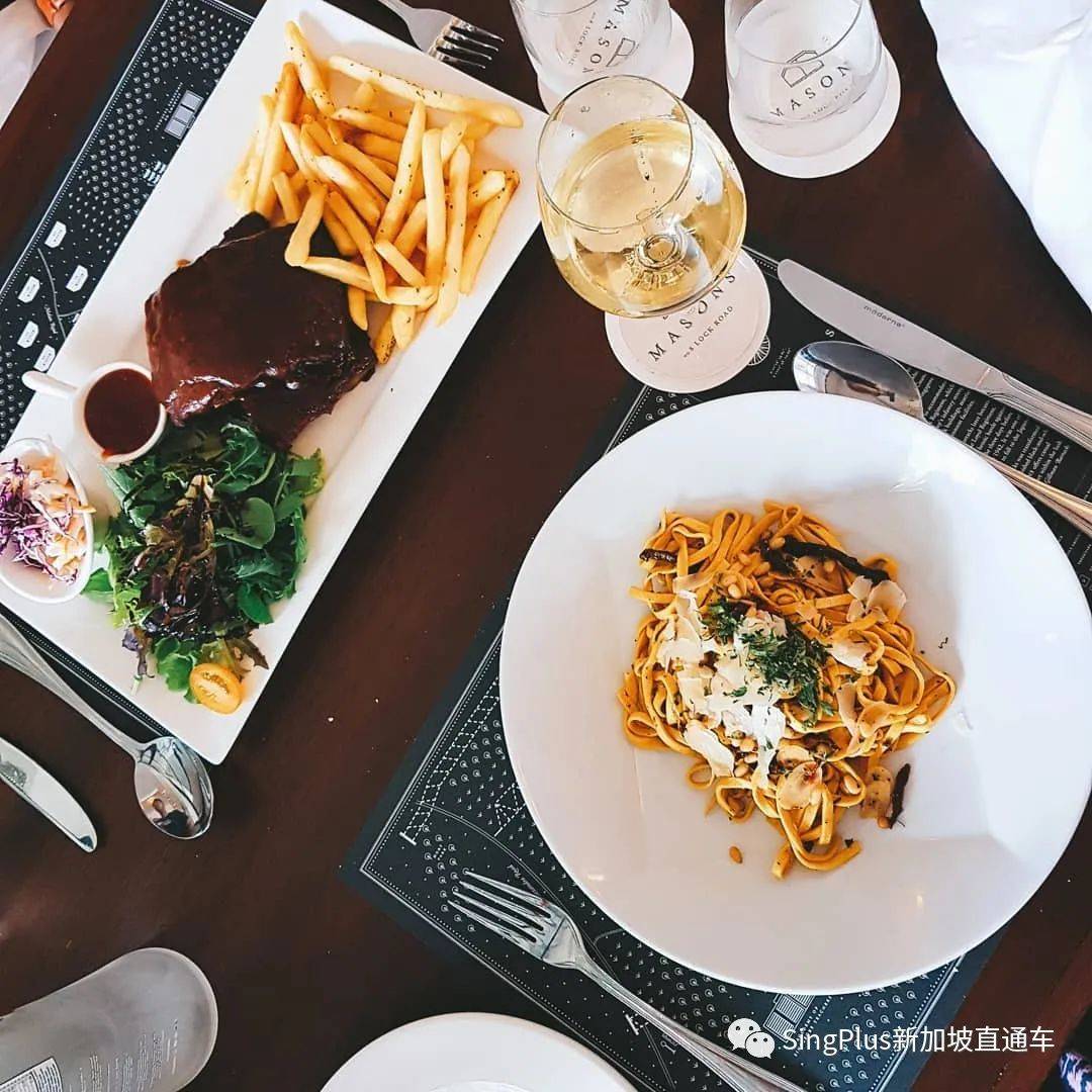 居然有人願意一天都泡在新加坡吉爾曼軍營?有點兒意思