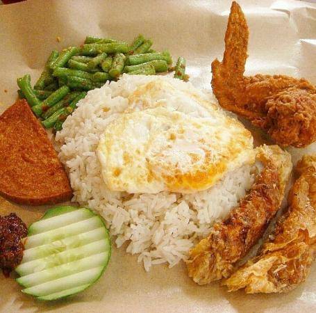 新加坡的平價美食之王,超好吃的Nasi Lemak大盤點