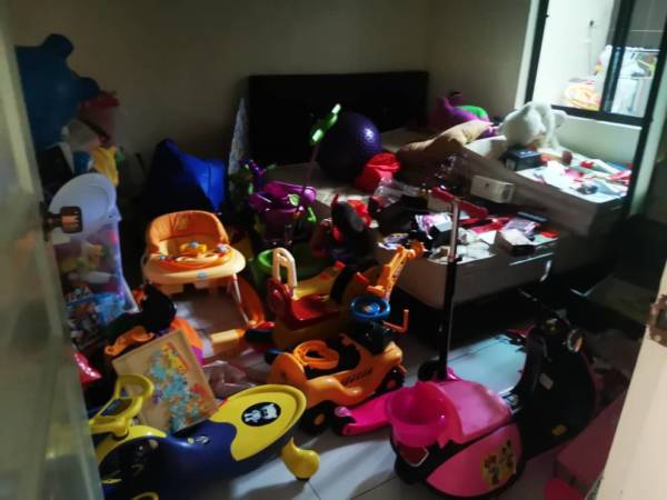 馬勞哀歌唱不完 有家歸不得 遭竊賊入屋搜刮