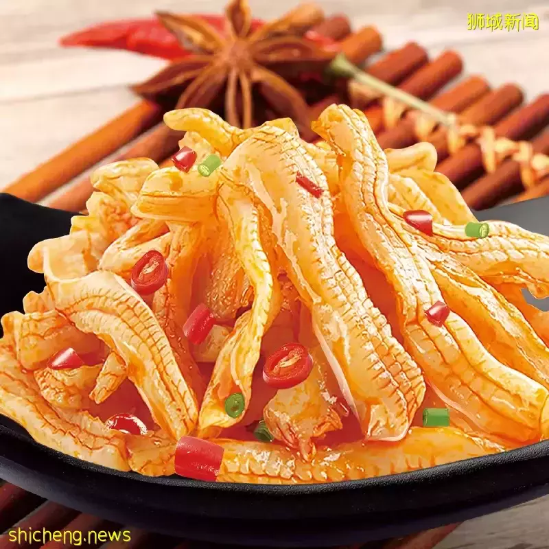 新加坡鸡肉鱼肉价格飙涨!他们排起长长长队,只为吃上这一口饭