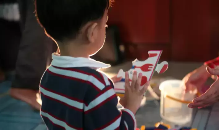 实拍!新加坡11岁遇害双胞胎火化,仅姐姐现身送最后一程