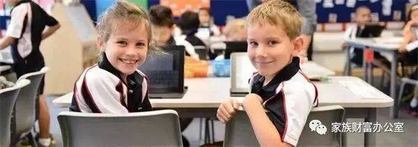 和明星還有駐新外交使節或跨國公司高管的子女做同學？強大朋友圈