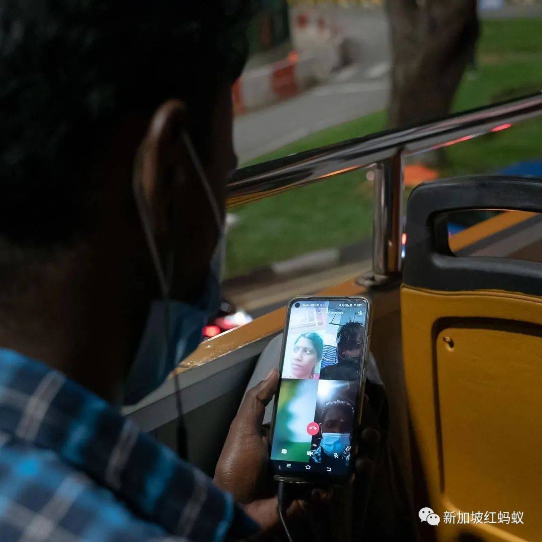 新加坡人力部打溫情牌，佳節與義工團體攜客工遊車河一解思鄉情