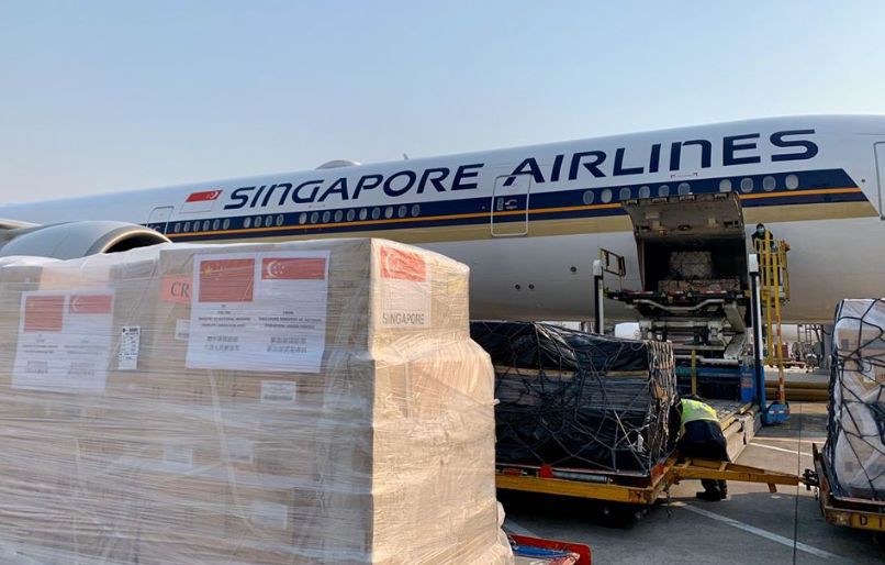 再赠抗病毒药、1万个试剂盒！新加坡国防部支援中国2000公斤抗疫物资！
