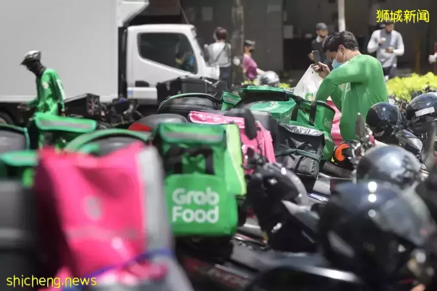一个月赚8500新币!这个新加坡外卖员满勤31天,晒收入