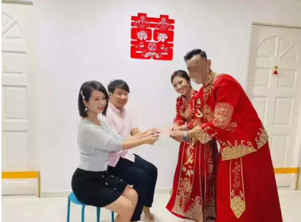 你肯定沒見過!新加坡軍官的婚禮現場原來是這樣的