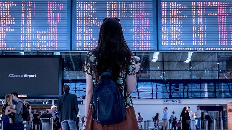 1万8200名旅客持航空通行证入境我国 70％来自中国