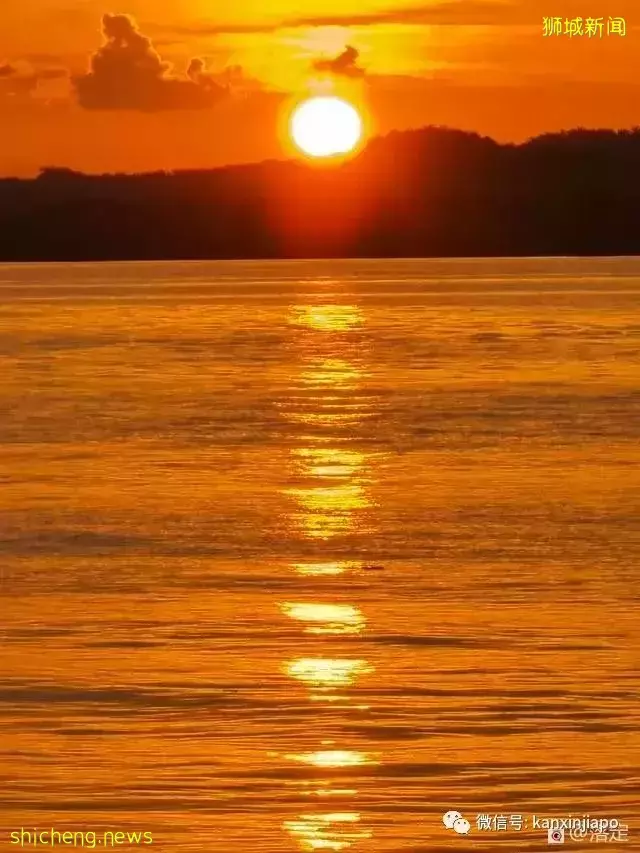 在新加坡看落霞云归，远眺柔佛海峡灯塔复明