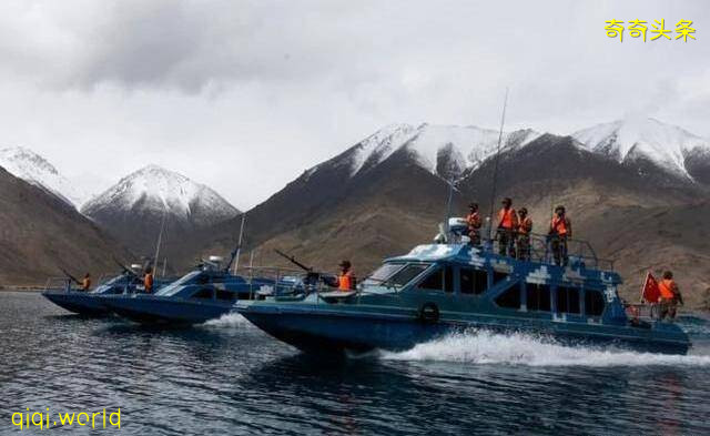 印度人拒絕相信：班公湖中國一側水草豐茂，印度那邊卻寸草不生!