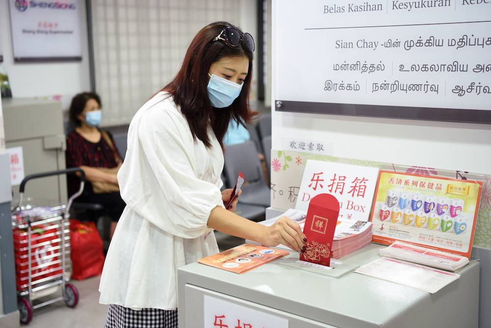 世界夫人大赛新加坡赛区,参赛佳丽参观善济医社