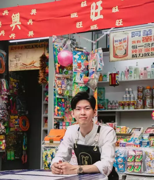 老板結業 男子執二攤 開餐館 走複古雜貨店風