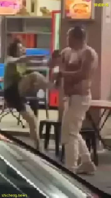 震惊!这名学生在新加坡被狂砍6刀,缝了几十针!警方高层:芽笼是潜在火药桶