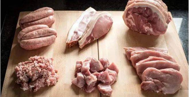 惊！新加坡组屋走廊挂满了猪耳朵、猪大肠和腊肠