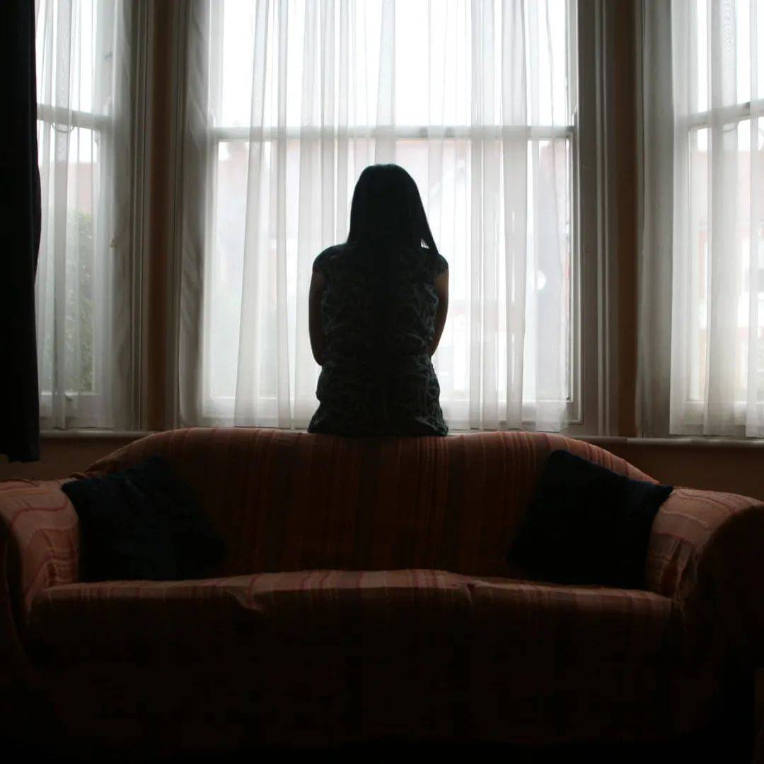 这名男子25岁，居然侵犯了女友的母亲