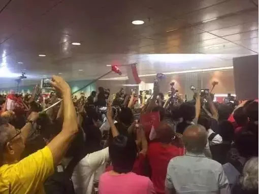 新加坡奥运冠军约瑟琳晒“剃头照”,终于要去服兵役了