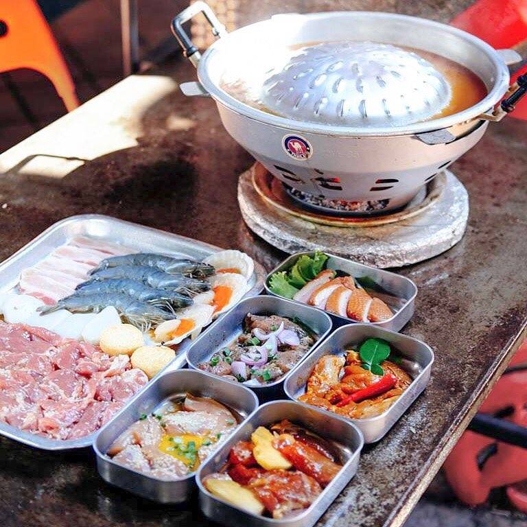 瞬穿曼谷街頭！氣氛滿點的泰式炭燒火鍋Tom Yum Kungfu🤤 口味正宗、平價又好吃！