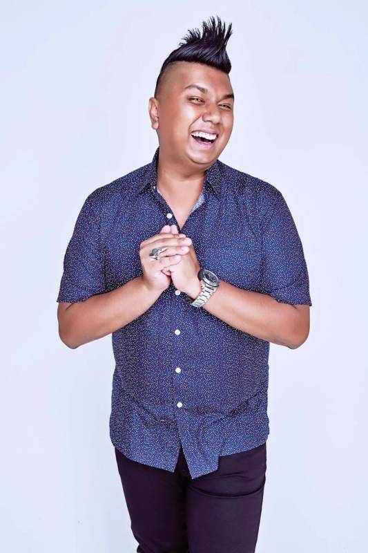 實拍!新加坡這個網紅套上小馬甲,淪落路邊掃垃圾