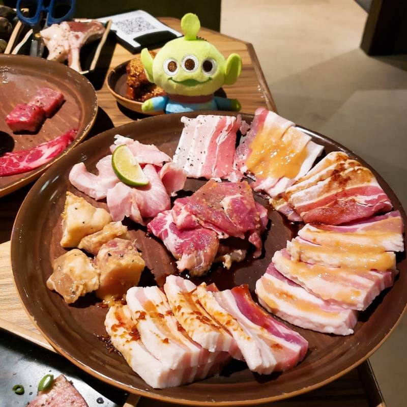 頂級A5和牛吃到飽！香港知名連鎖店Syohachi Yakiniku，開入新加坡！🆓 新店促銷4人用餐1人免費 + 午餐自助S$22.50++