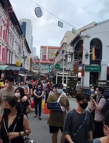 78%社区奥密克戎!前天,新加坡牛车水再现人挤人!张文宏谈北京疫情: 2022疫情或结束