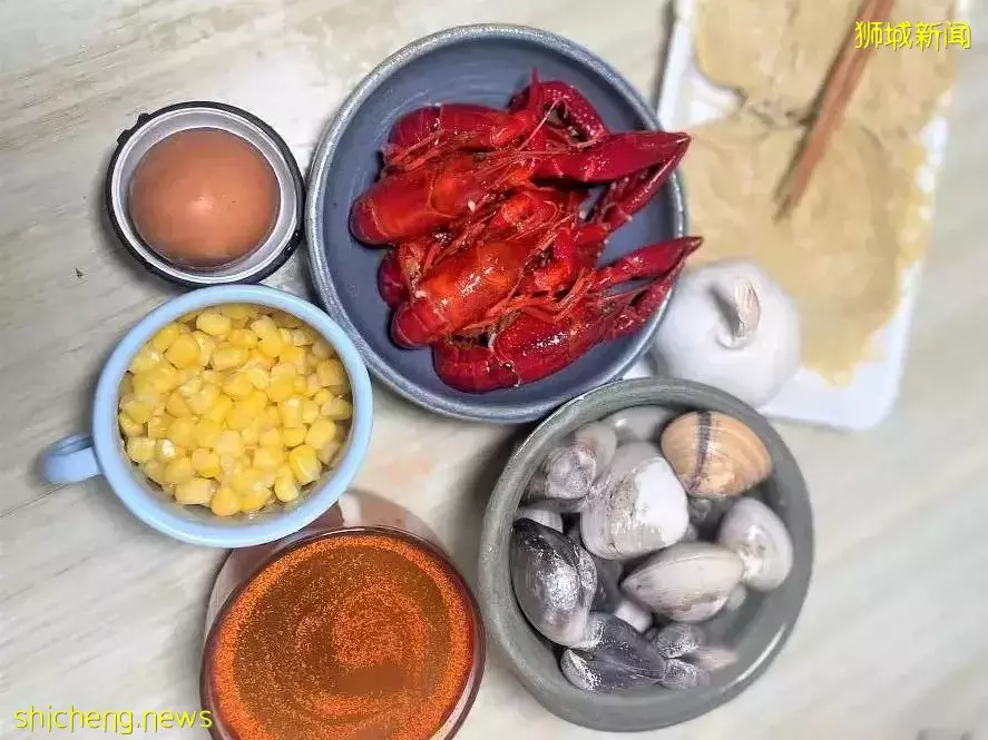 面与筷子飞上天?火遍新加坡的“飞天面”,在家也能做