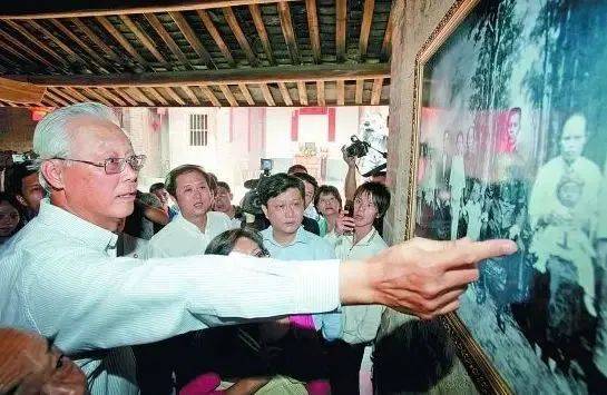 棄“政”轉“商”：新加坡前外長楊榮文的故事