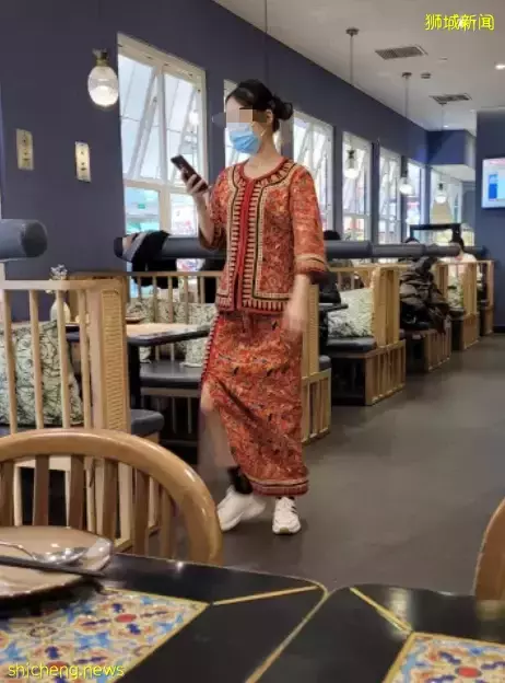 中国这家新加坡餐厅火了,服务员“高仿”新航空姐,被疯狂吐槽